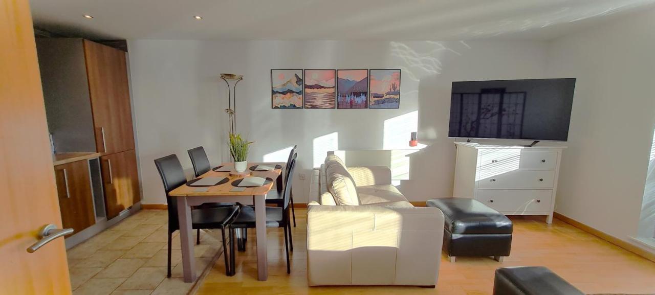 Sidemersey Livings- Convenient 1-Bedroom Flat With A View, Central ลิเวอร์พูล ภายนอก รูปภาพ